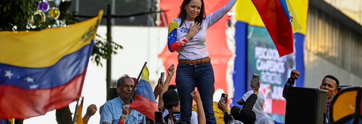 Notícia da prisão de Corina, logo desmentida, tensiona posse de Maduro