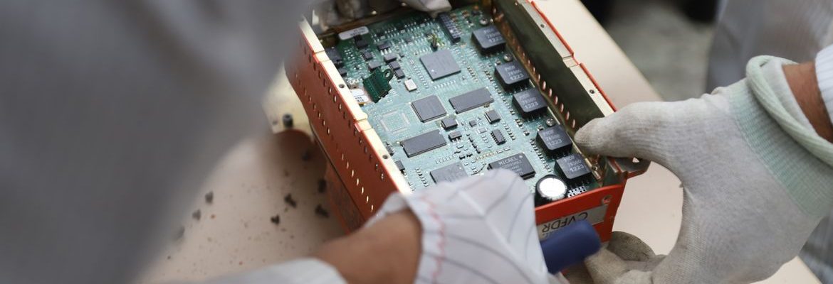 FAB entrega dados de caixas-pretas para agência do Cazaquistão