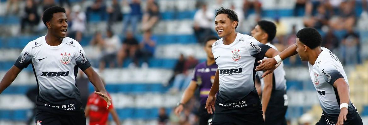 Em busca de 12º título da Copinha, Corinthians bate o Rio Branco