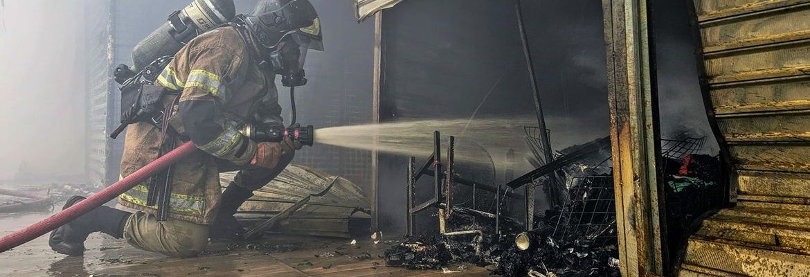 Defesa Civil interdita local de incêndio no Camelódromo do Rio