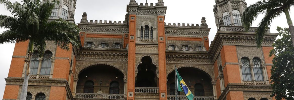Policiais entram sem autorização em campus da Fiocruz durante operação