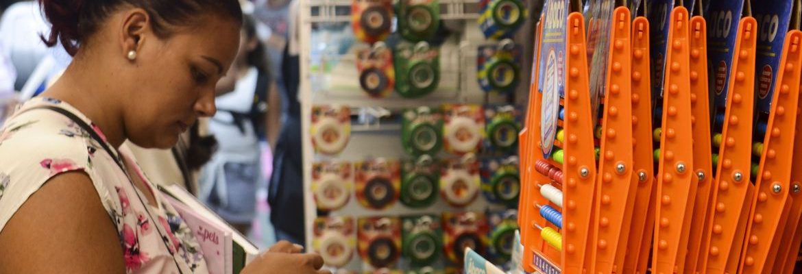 Preços de material escolar podem variar até 269% em papelarias de SP